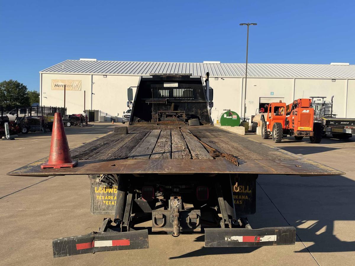 2018 Freightliner M2106