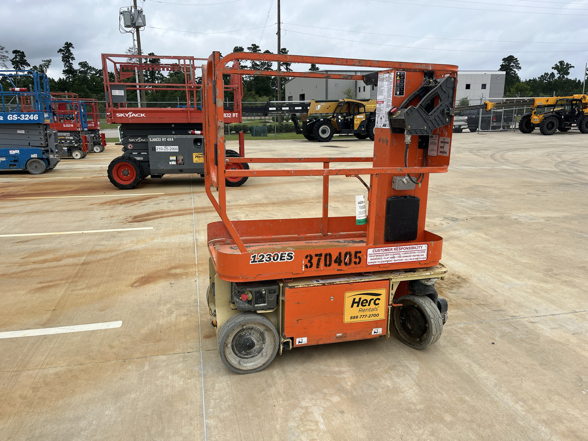 2017 JLG 1230ES-5