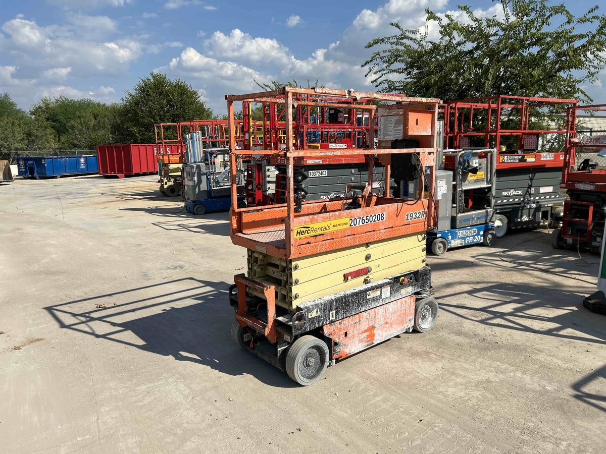 2018 JLG 1932R-7