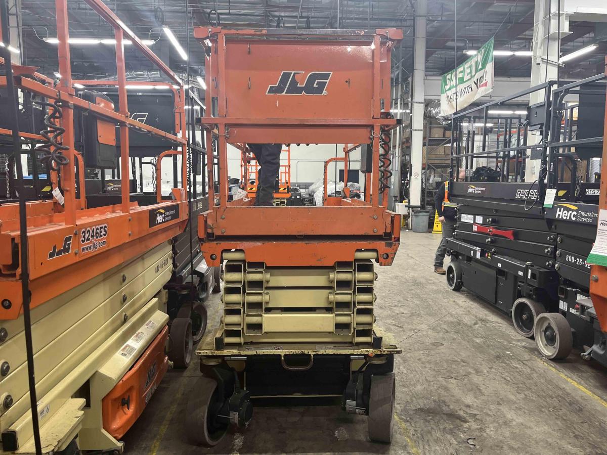 2016 JLG 3246ES