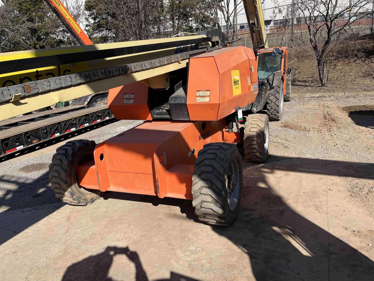 2017 JLG 660SJ