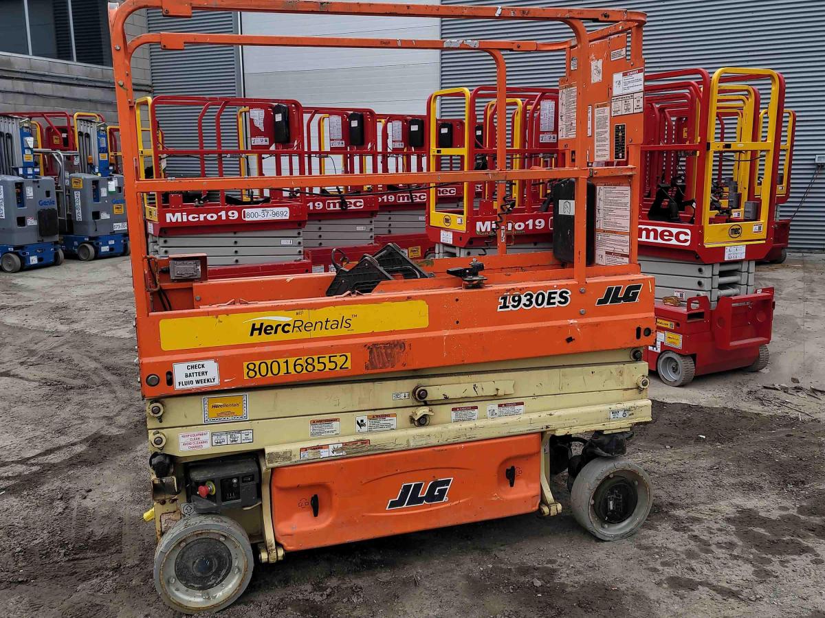 2017 JLG 1930ES