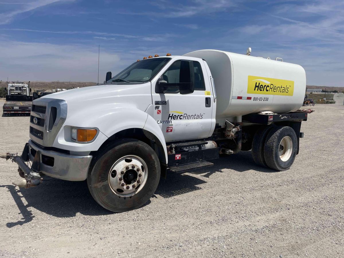 2015 Ford F650-2