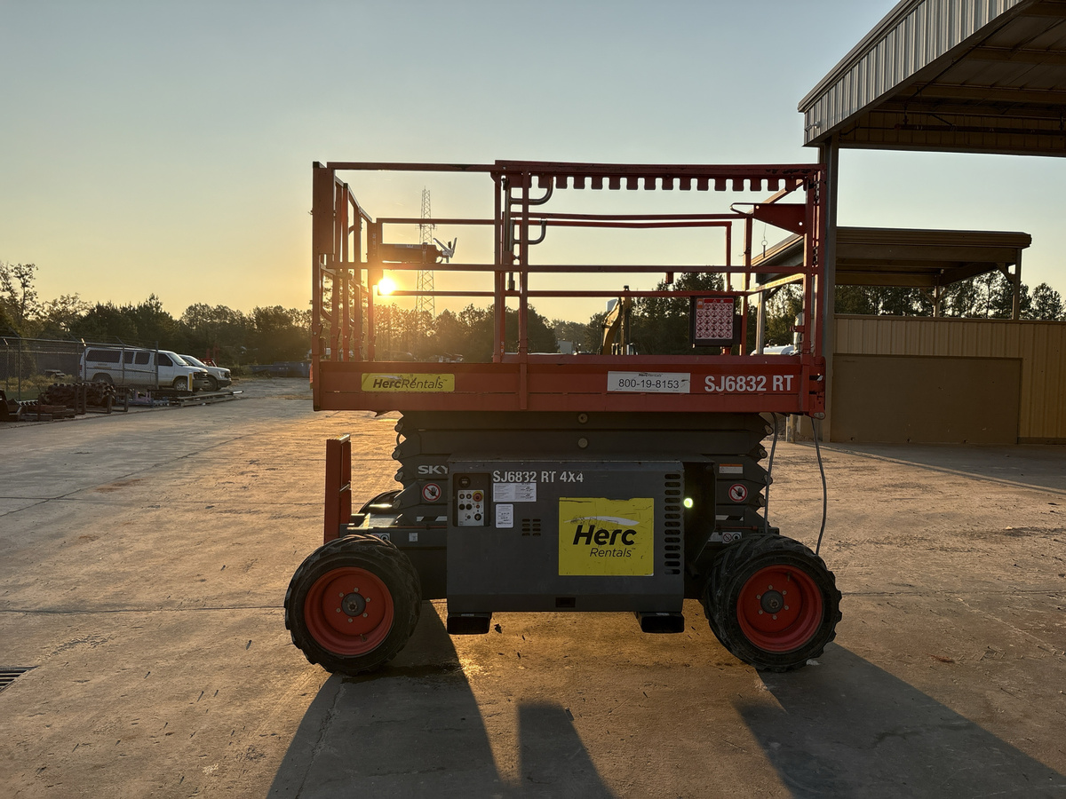 2018 Skyjack SJ-6832RT-12