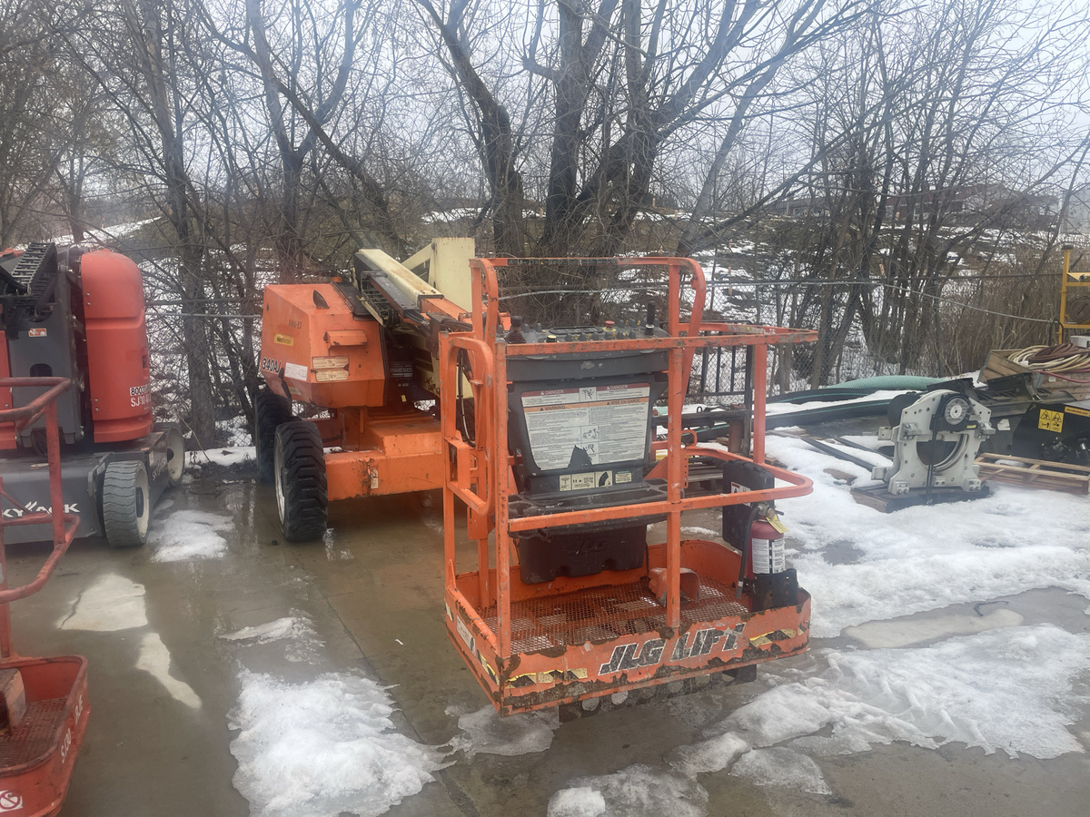 2017 JLG 340AJ