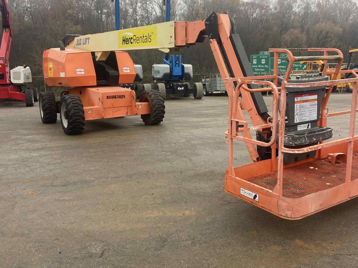 2017 JLG 660SJ