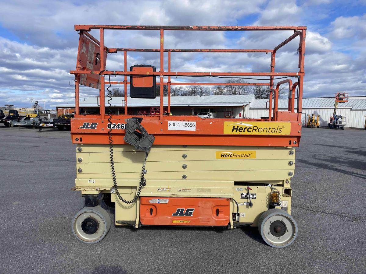 2018 JLG 3246ES