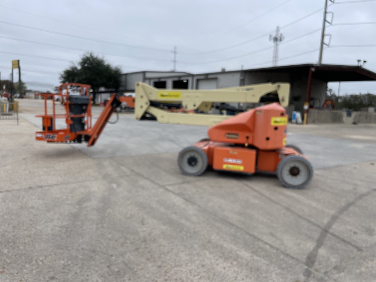 2017 JLG E450AJ-6