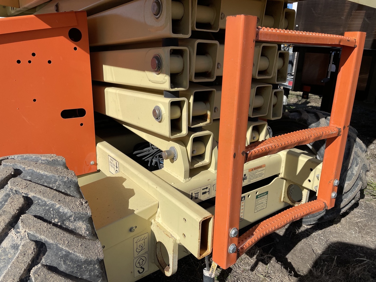 2017 JLG 260MRT-11