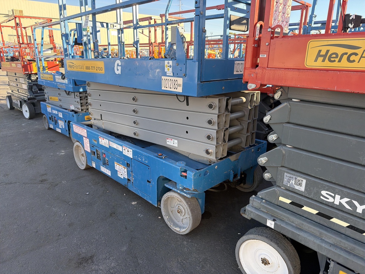 2017 Genie GS-3246