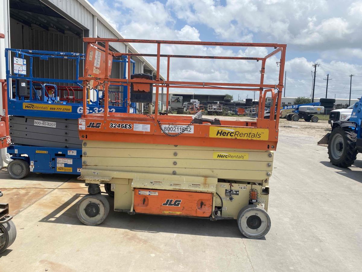 2018 JLG 3246ES