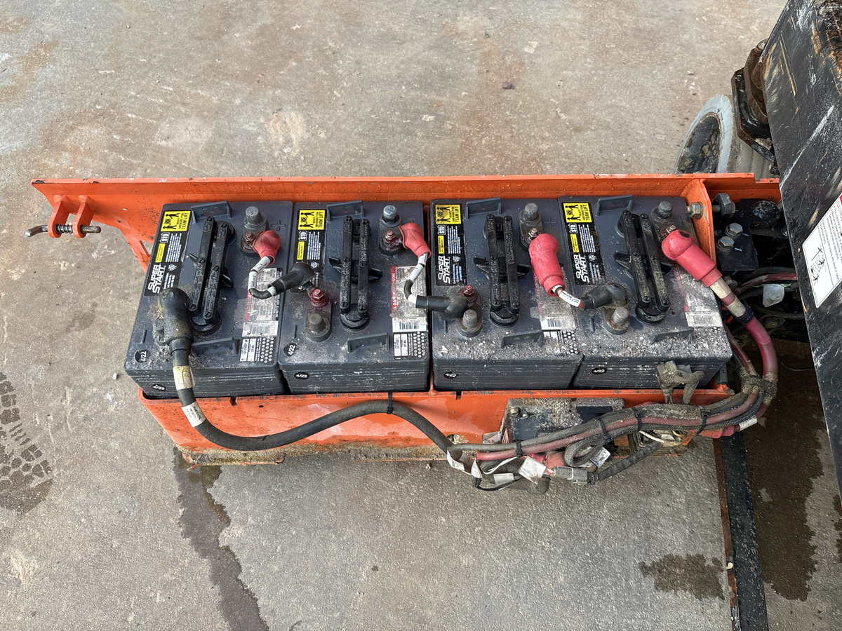 2018 JLG 1932R-8