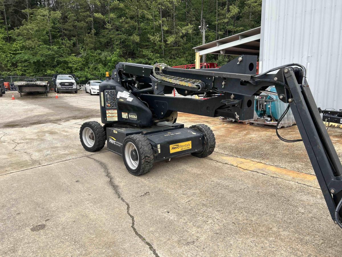 2015 JLG E450AJ