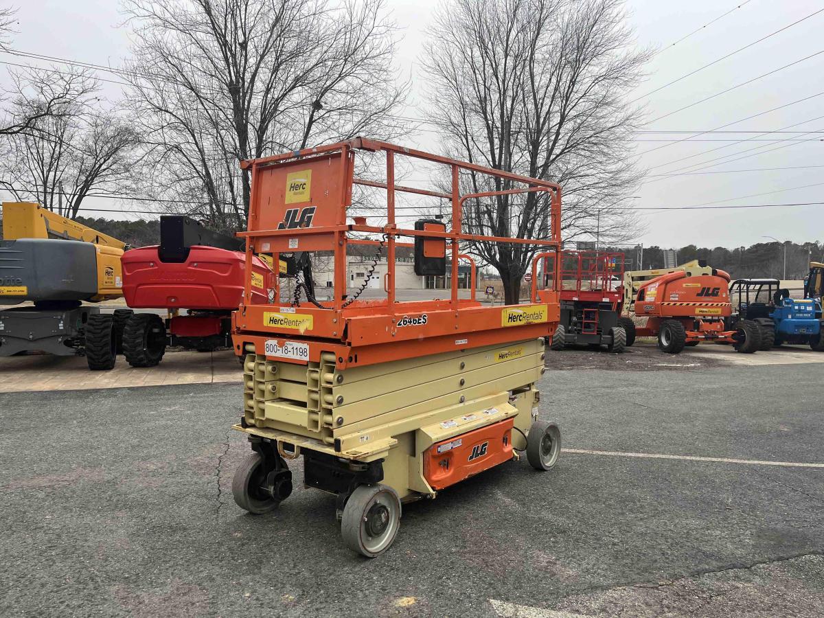 2017 JLG 2646ES-4