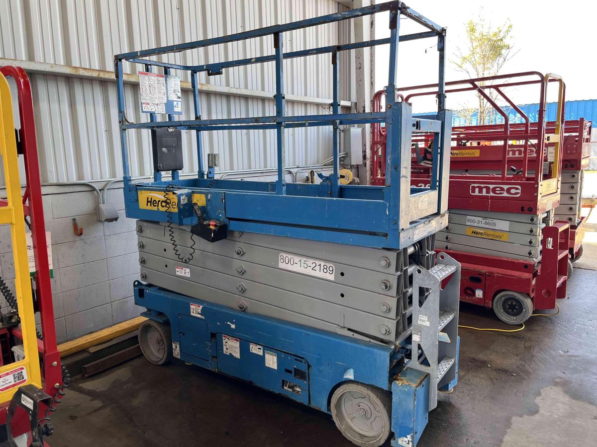 2017 Genie GS-3232