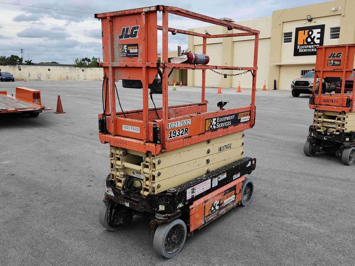 2017 JLG 1932R