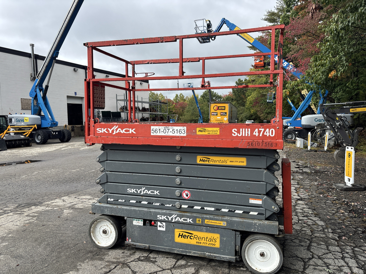 2017 Skyjack SJ4740