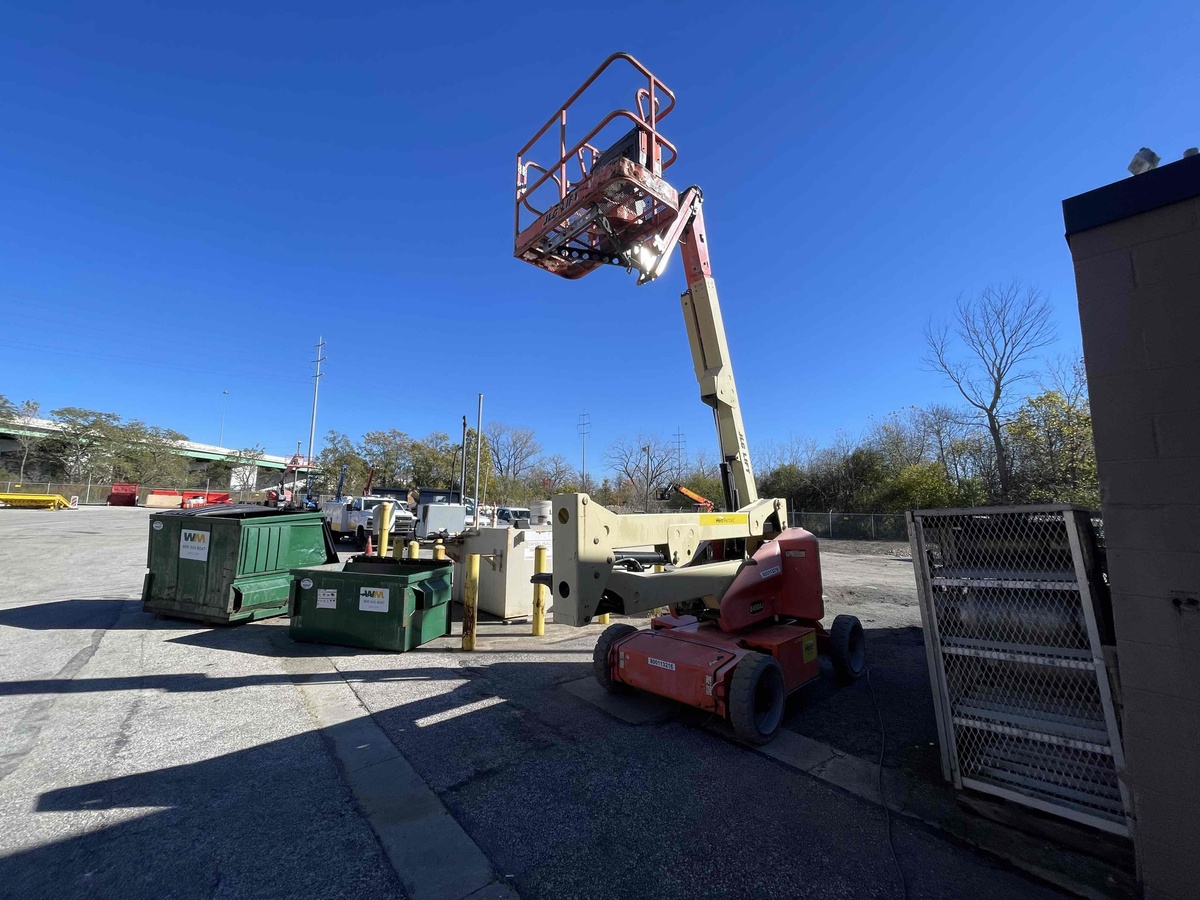 2016 JLG E450AJ-3