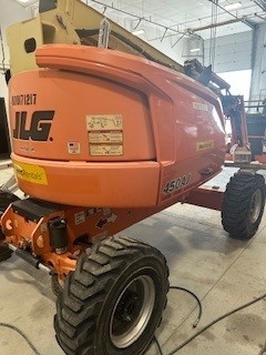 2017 JLG 450AJ