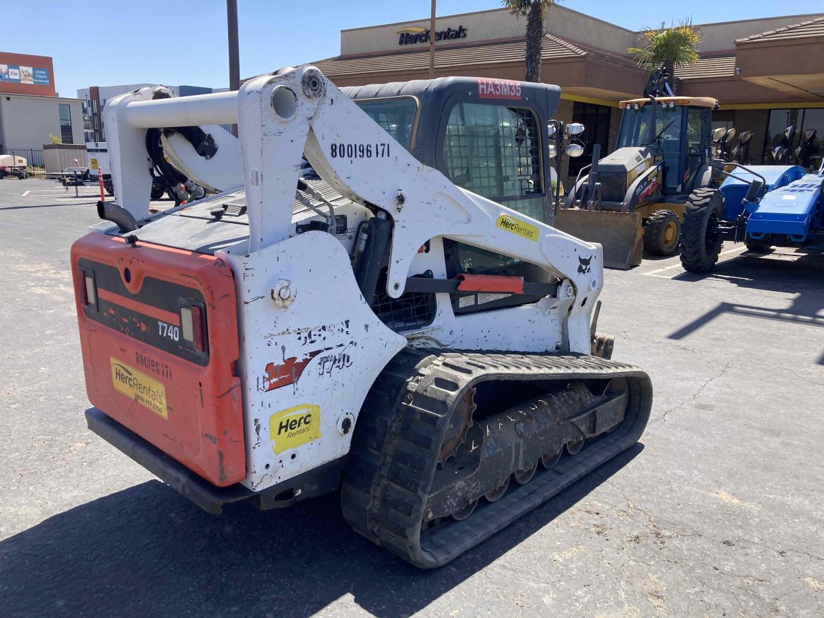 2018 Bobcat T740