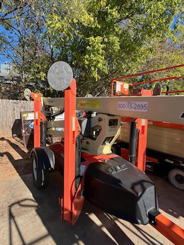 2017 JLG T500J