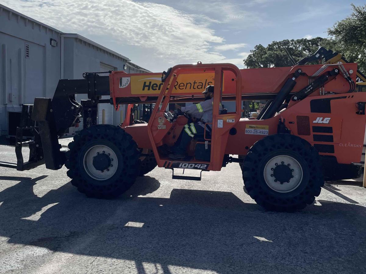 2020 SkyTrak 10042