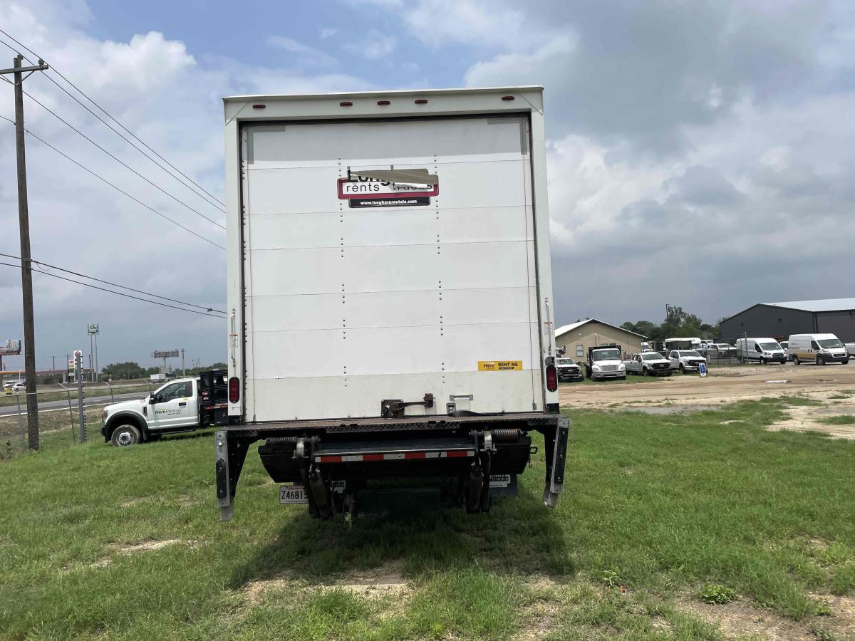 2020 Freightliner M2106