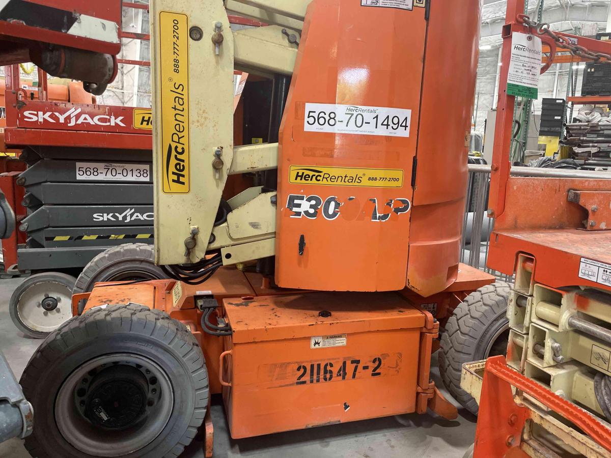 2016 JLG E300AJP