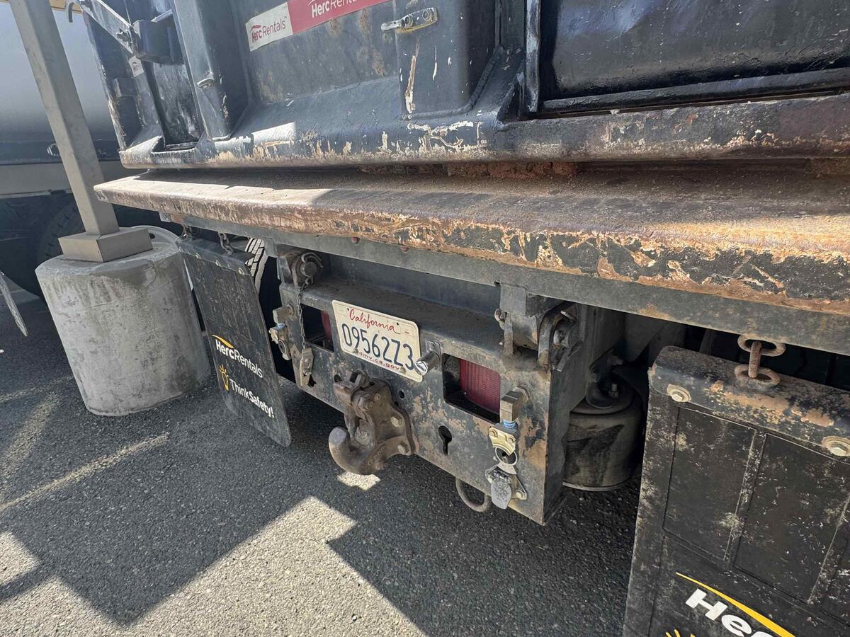 2016 Freightliner M2106-4