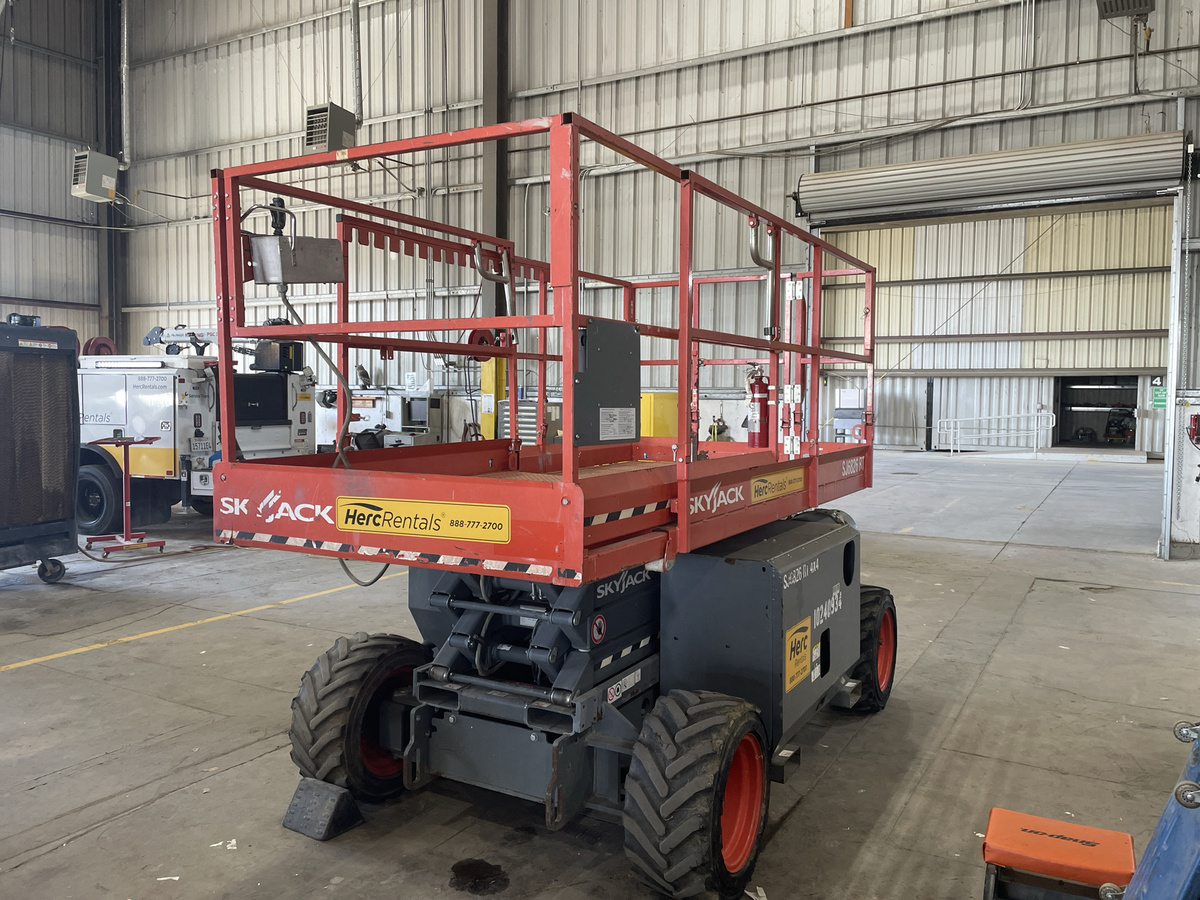 2018 Skyjack SJ-6826RT-2