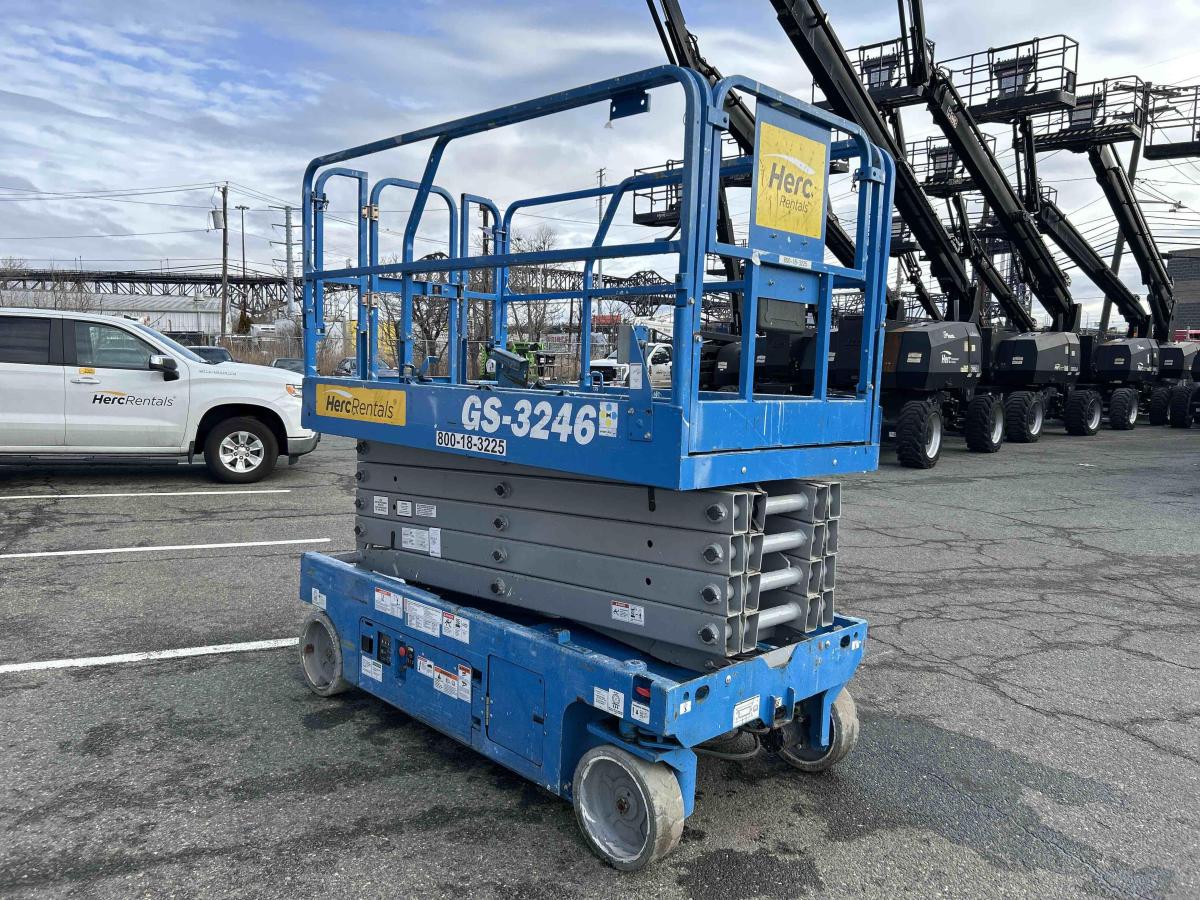 2017 Genie GS-3246