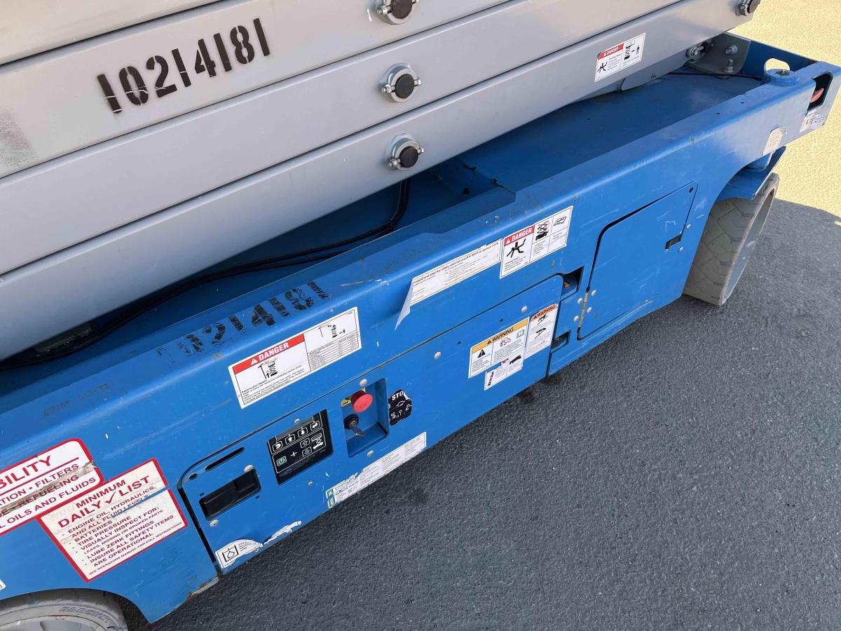 2017 Genie GS-3246