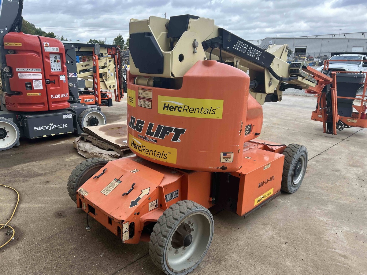 2017 JLG E400AJPN-3