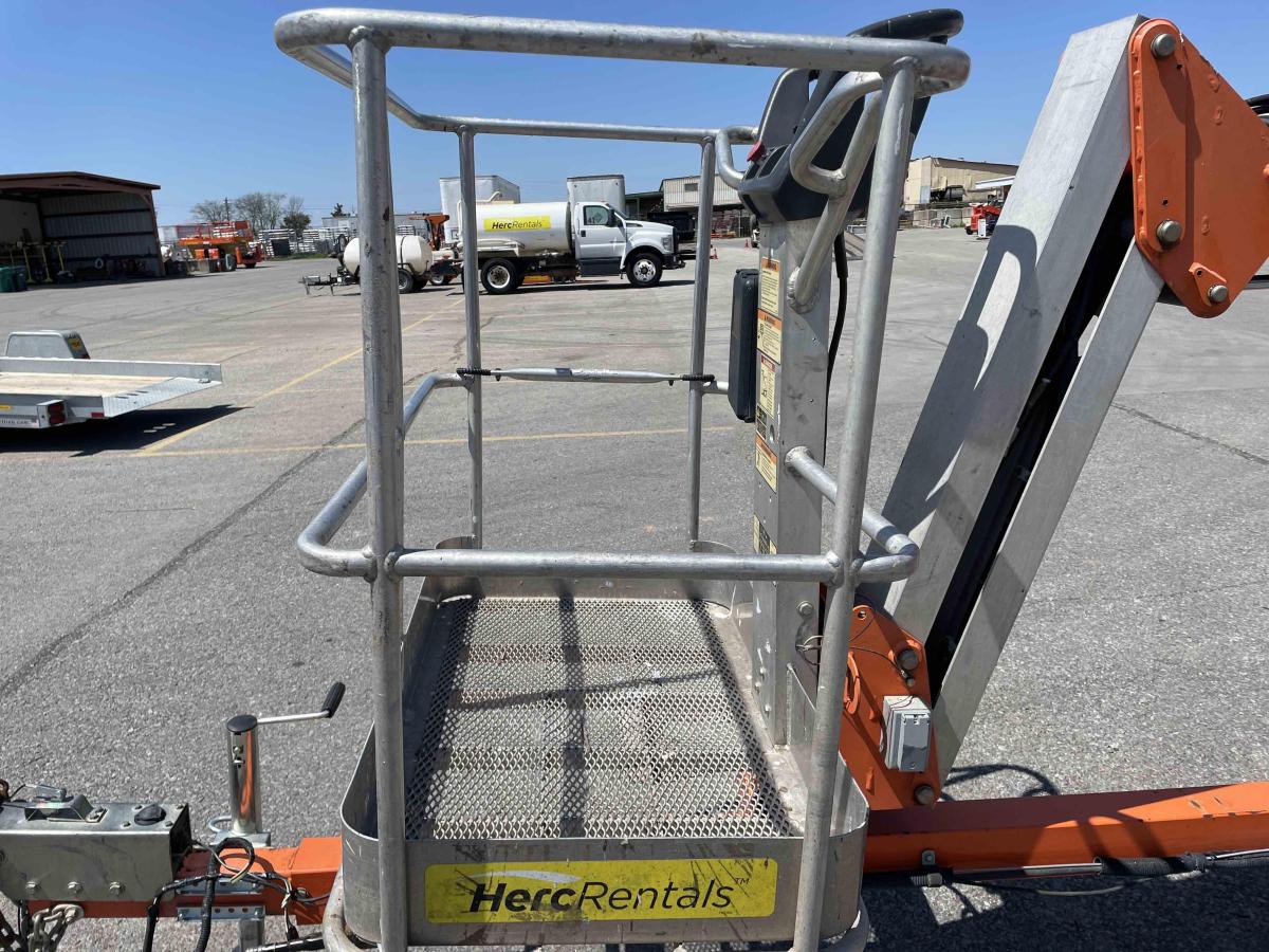 2017 JLG T500J