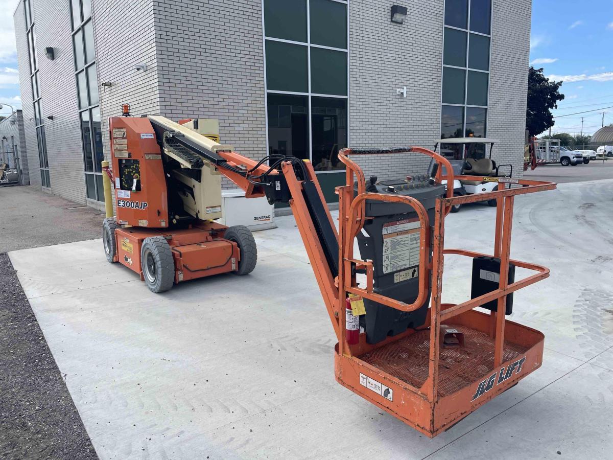2015 JLG E300AJP