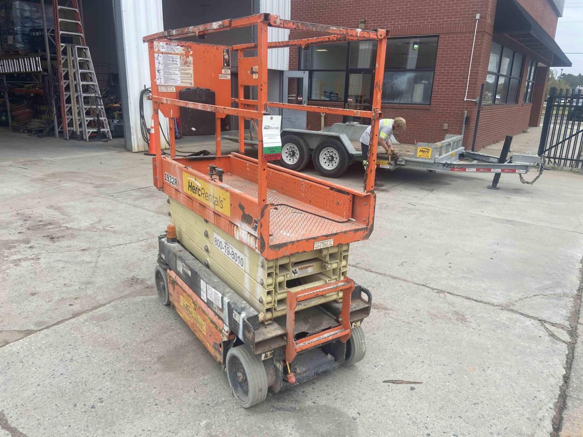 2018 JLG 1932R