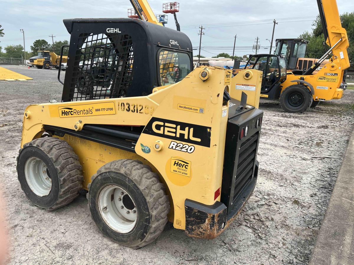 2021 Gehl R220-3