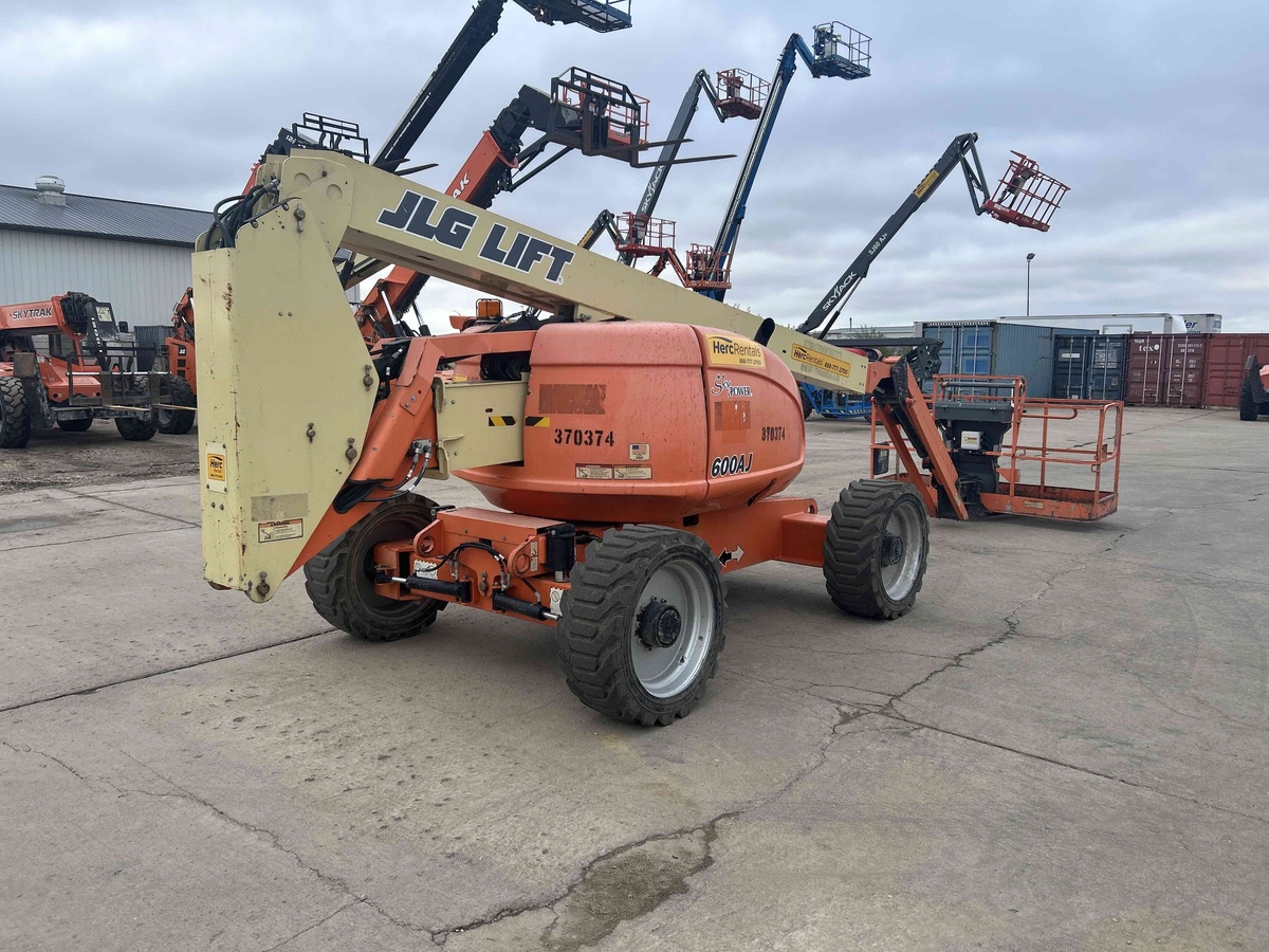 2017 JLG 600AJ-4