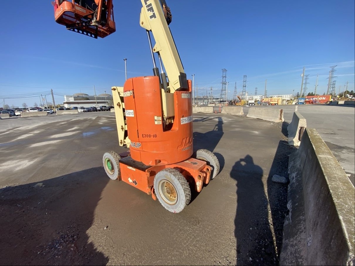 2014 JLG E300AJP