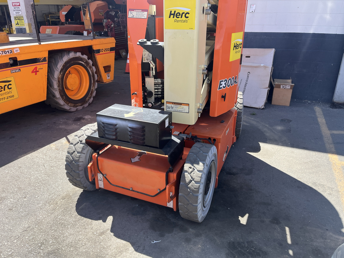 2015 JLG E300AJP-4