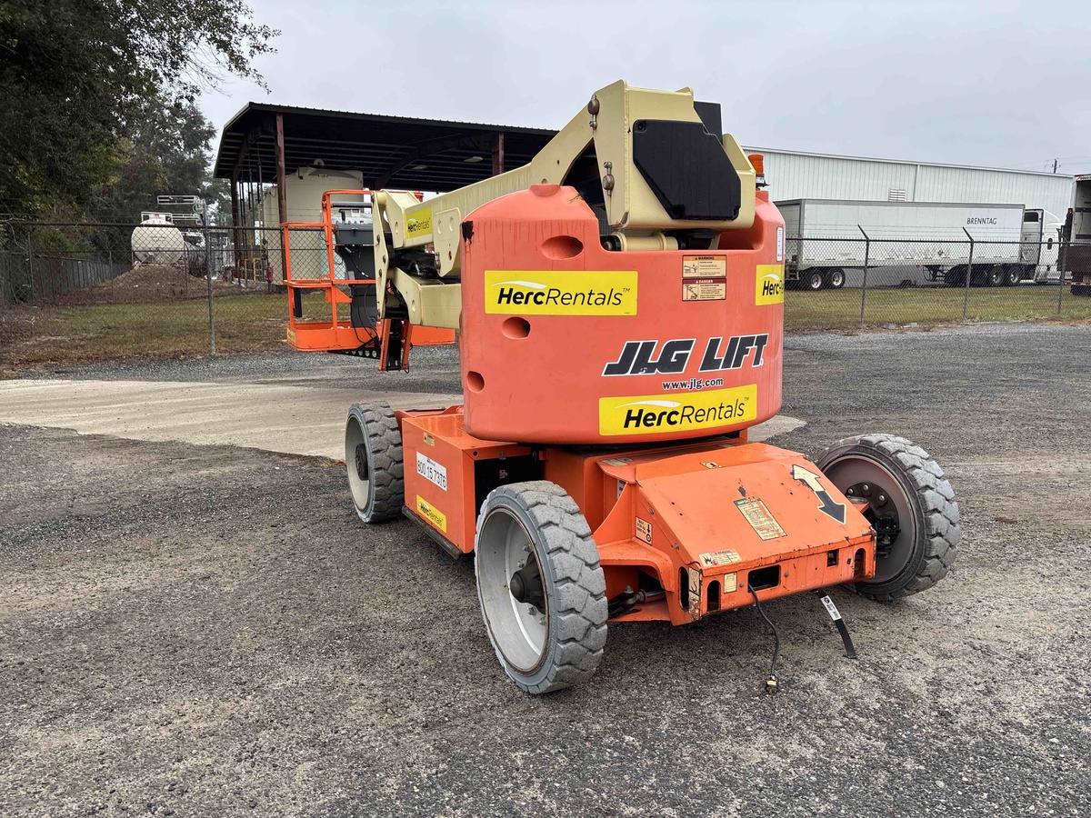 2017 JLG E450AJ-2