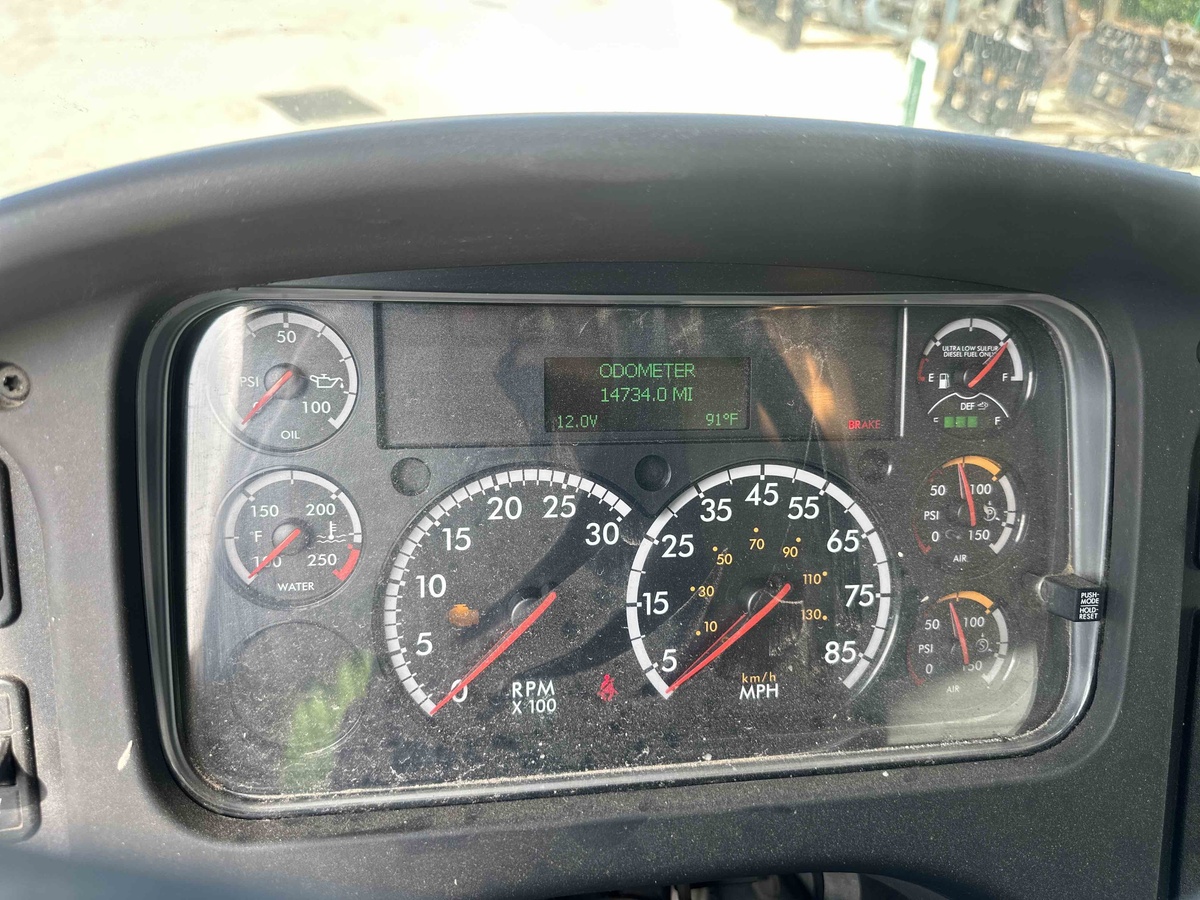 2019 Freightliner M2106-6