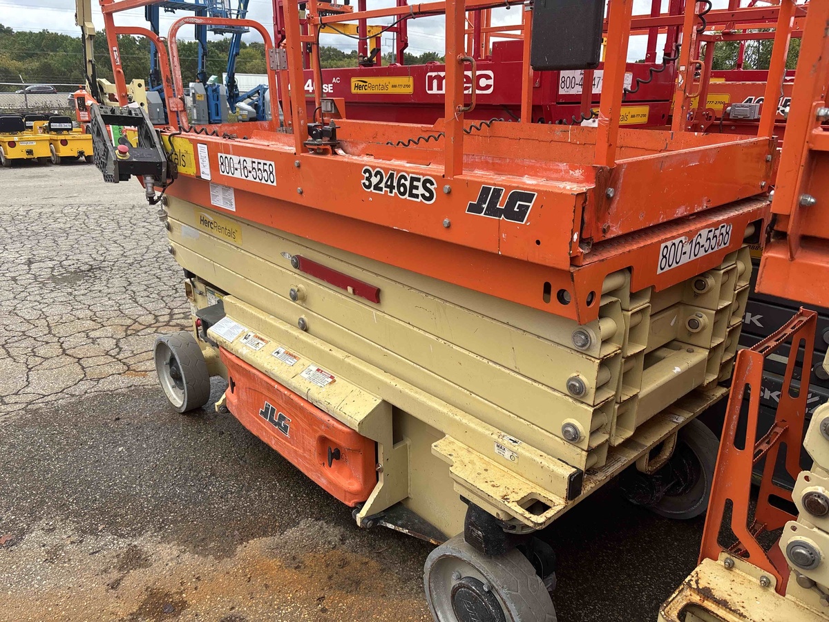2017 JLG 3246ES-4