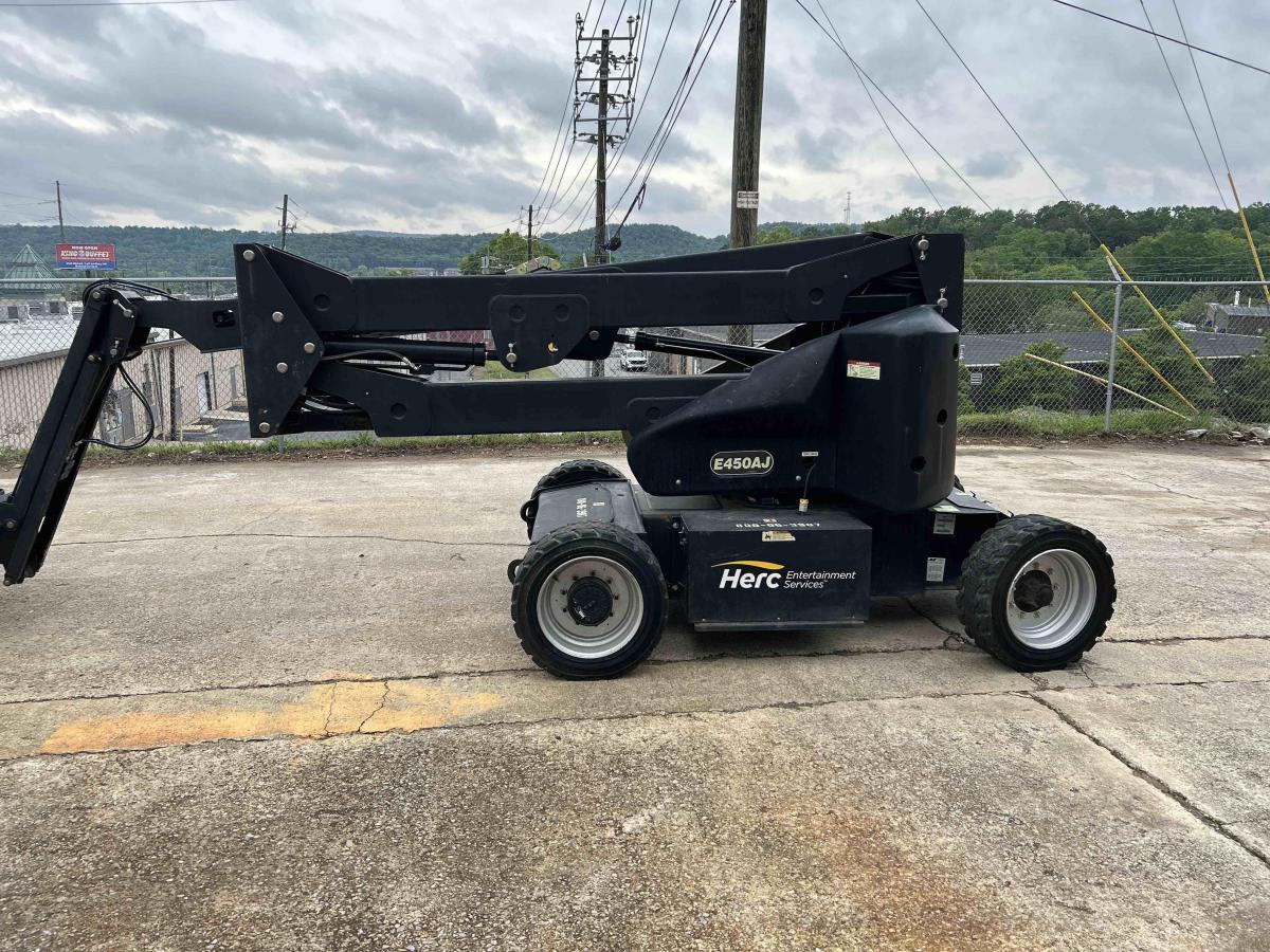 2015 JLG E450AJ