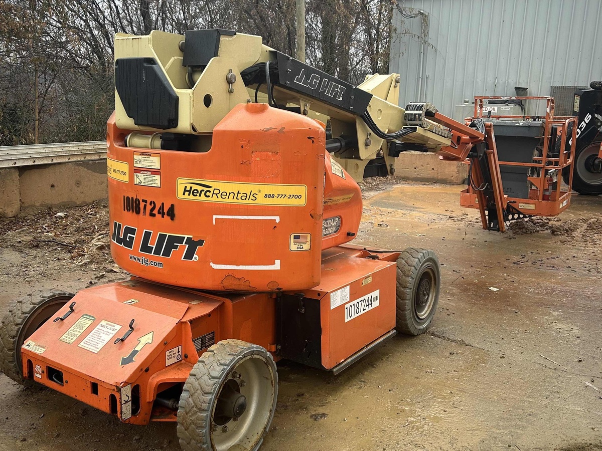 2016 JLG E400AJPN-4