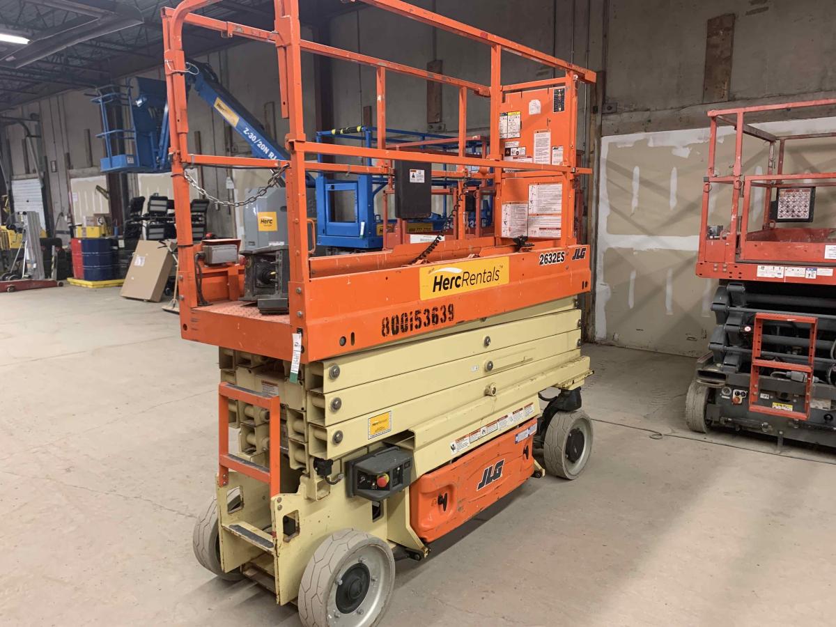 2017 JLG 2632ES