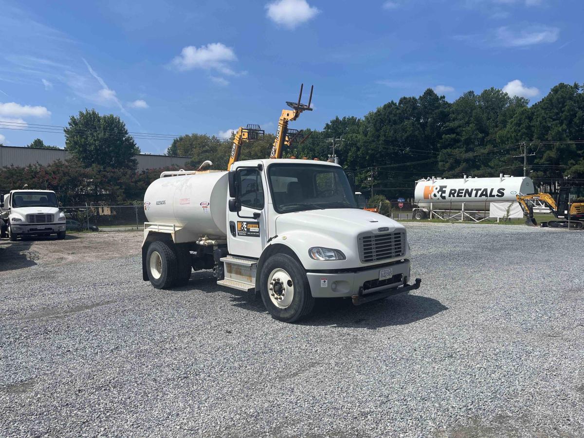 2019 Freightliner M2106-2