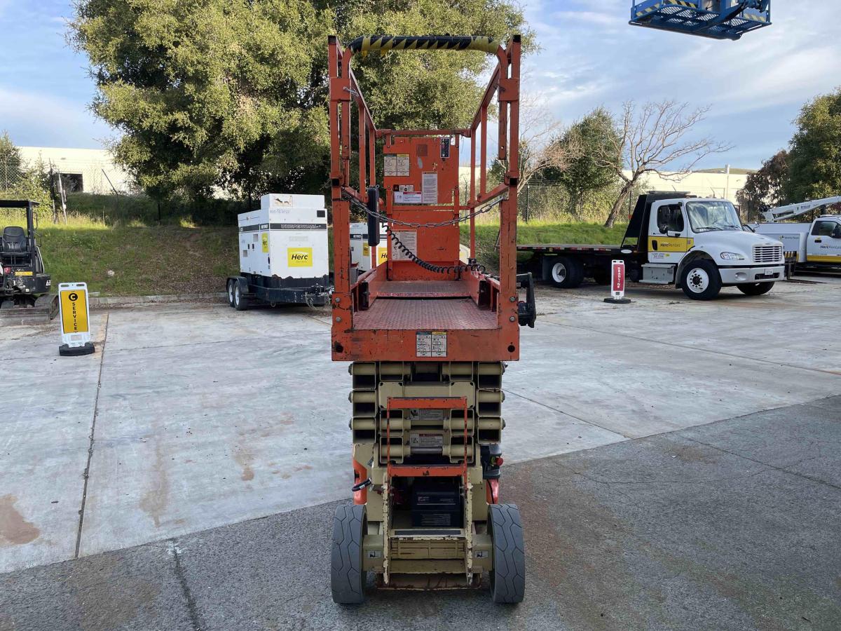 2017 JLG 2632ES