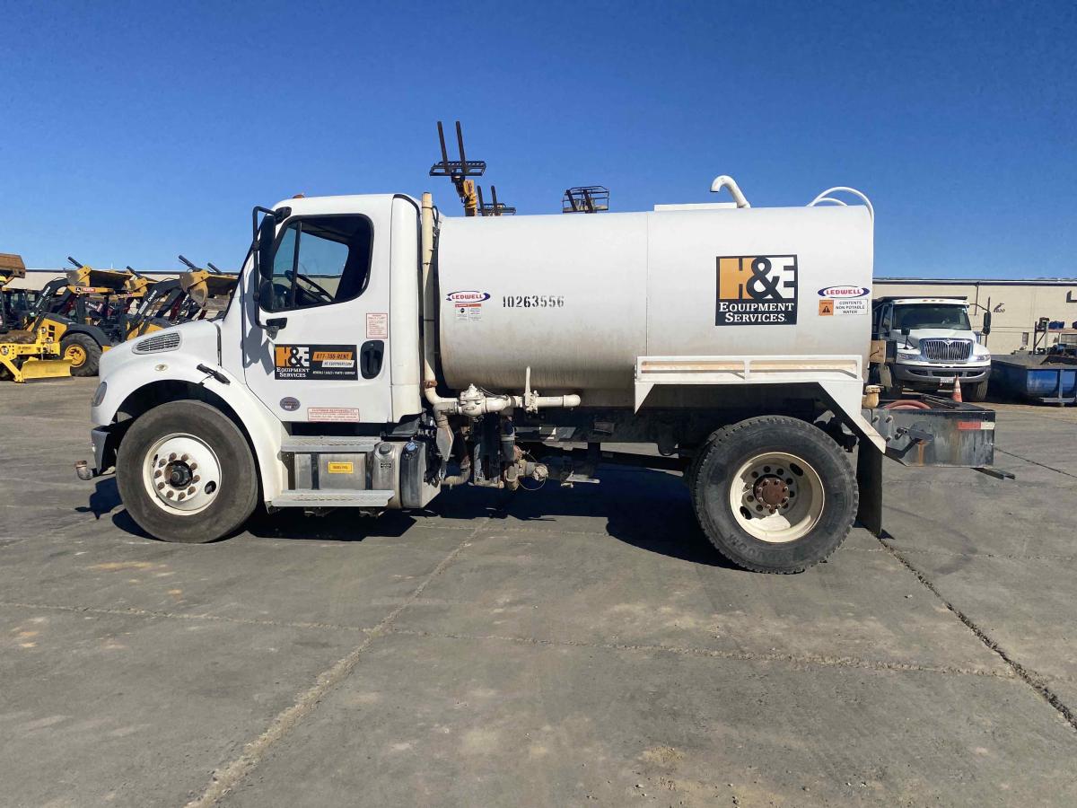 2019 Freightliner M2106