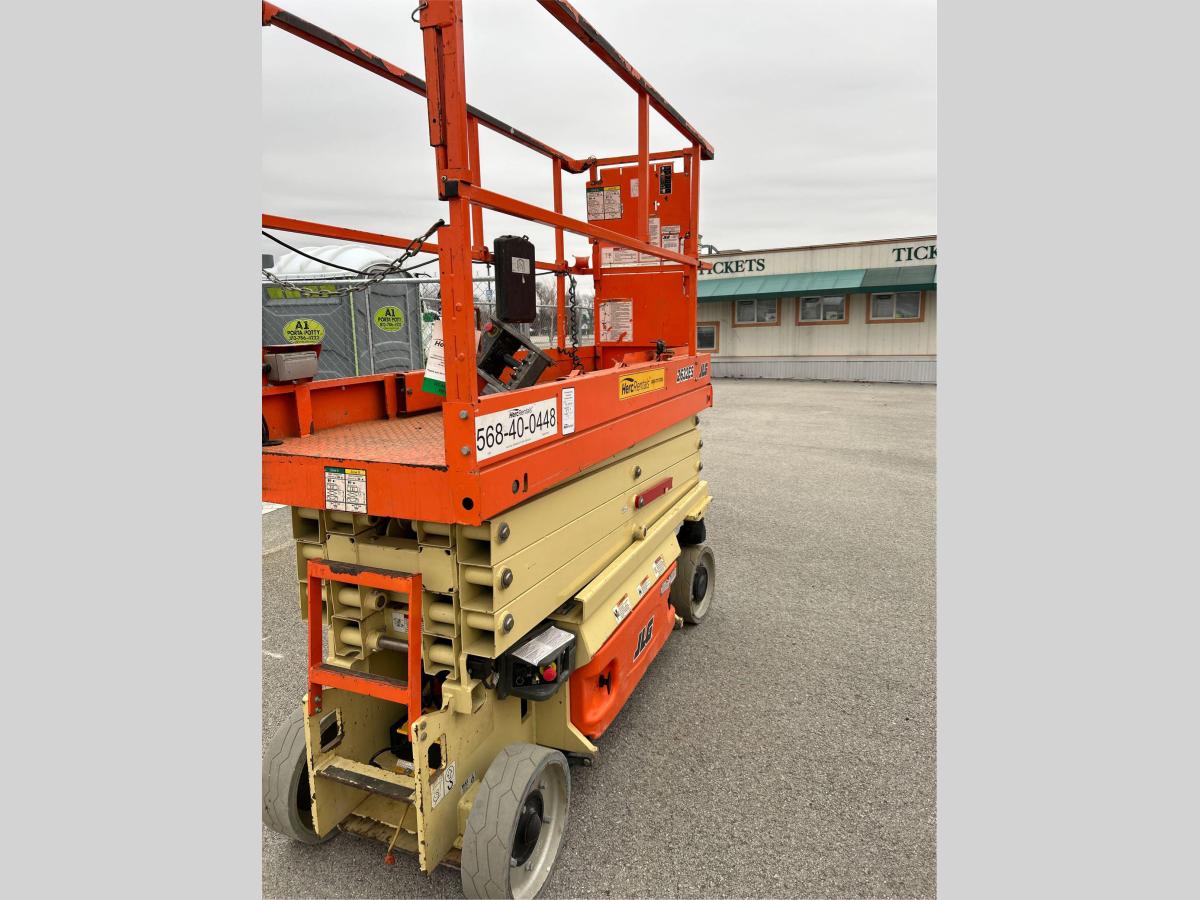 2018 JLG 2632ES